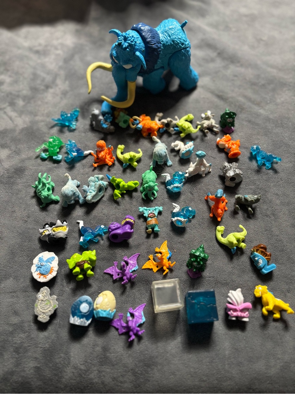 Dino ice smashers Blue Mammoth & Mini Creature Set - Assorted Color Kids Toys